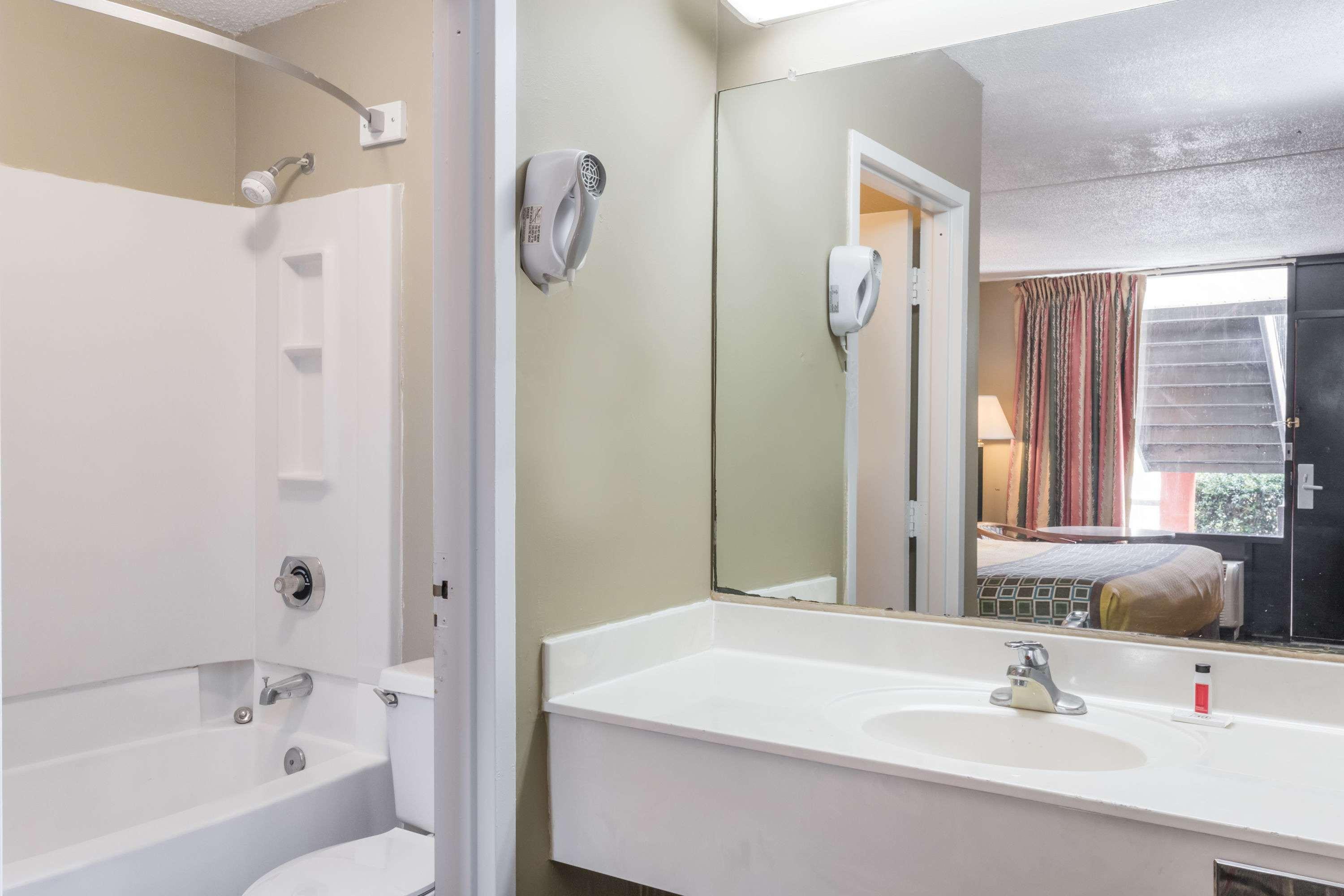 Travelodge By Wyndham Savannah Area/richmond Hill 2* Richmond Hill